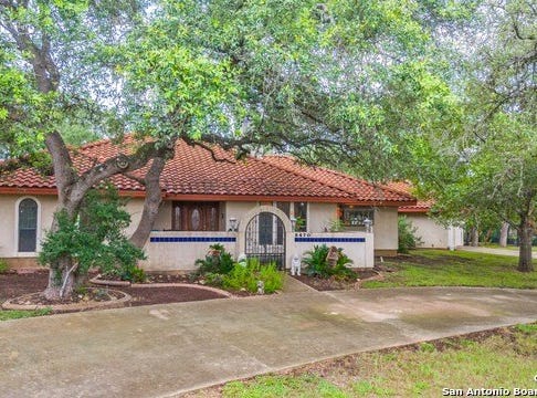 8470 Park Lane Dr, San Antonio, TX 78266-2753