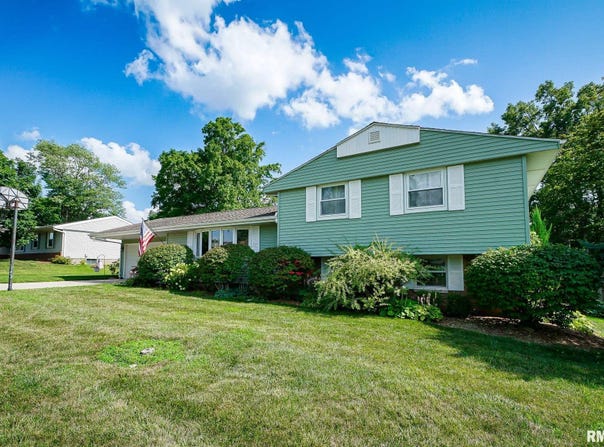 2800 W BACON Drive, Peoria, IL 61614