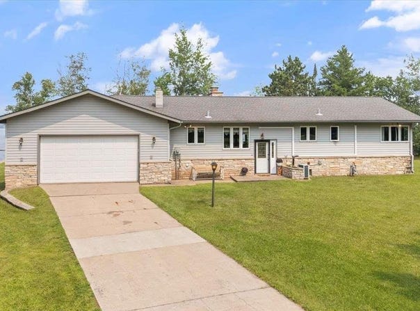 7473 Ely Lake Dr, Eveleth, MN 55734