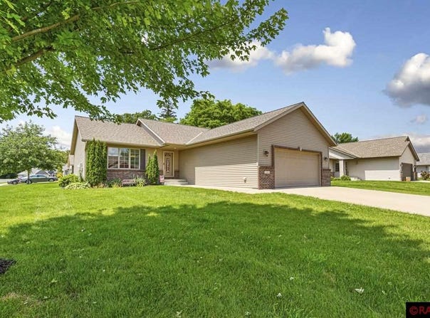 140 Grovebrook Drive, Mankato, MN 56001