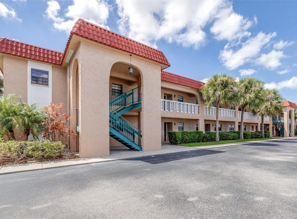 1750 BELLEAIR FOREST Drive, BELLEAIR, FL 33756