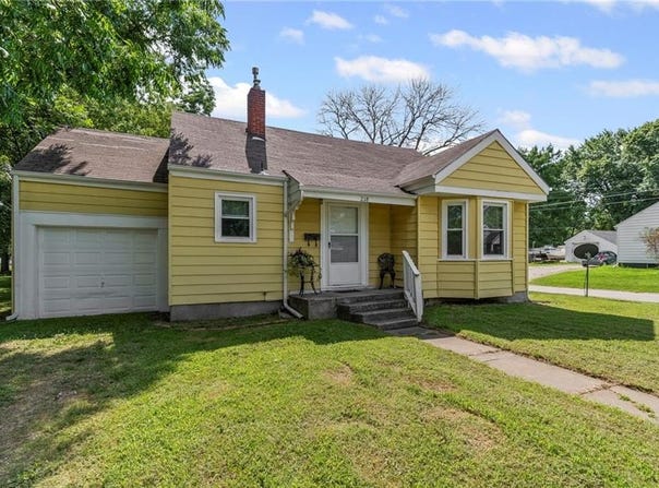 218 S Orchard Street, Clinton, MO 64735