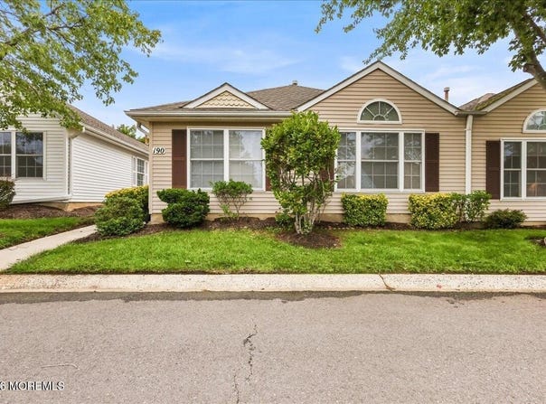 190 Tanager Drive, Monroe Twp, NJ 08831