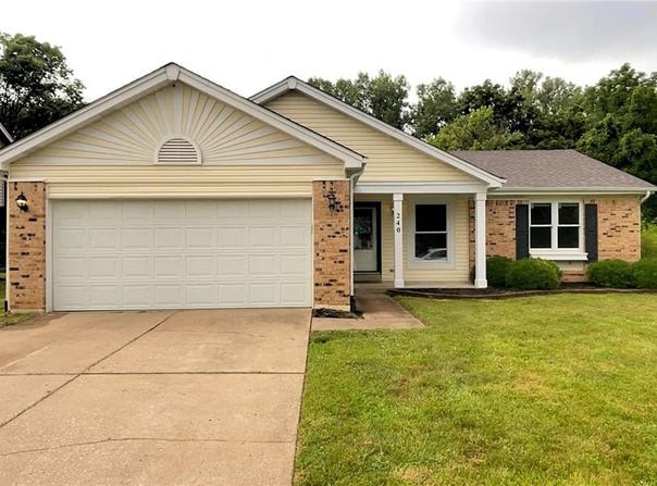 240 Barrington Drive, St Peters, MO 63376