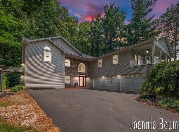 10466 N Riverview Drive, Plainwell, MI 49080