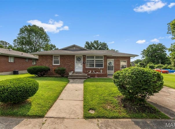906 S Pacific Street, Cape Girardeau, MO 63703