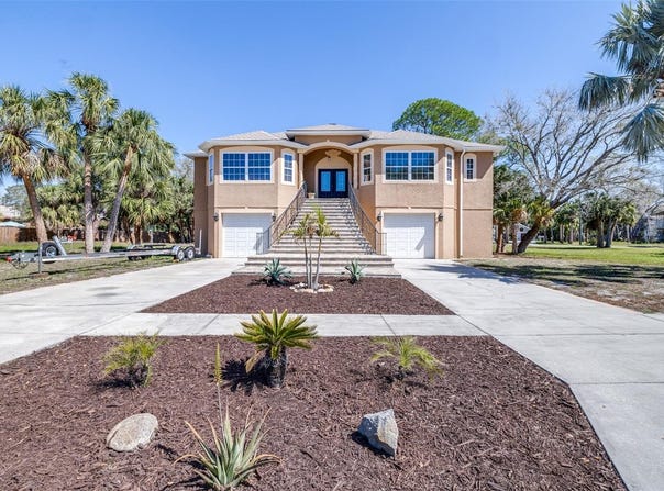 733 SEMINOLE BOULEVARD, TARPON SPRINGS, FL 34689