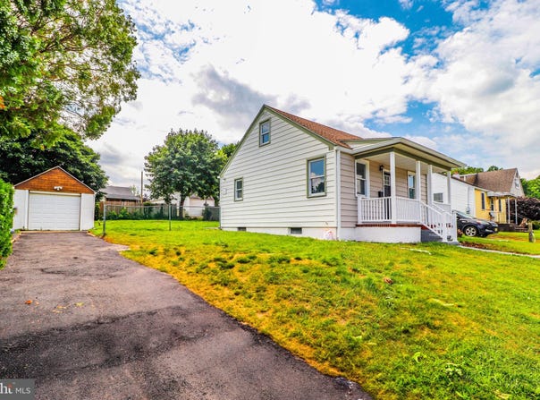 125 GROVER AVENUE, TRENTON, NJ 08610
