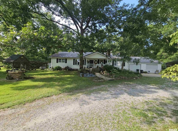 9758 E Richview Road, Mt Vernon, IL 62864