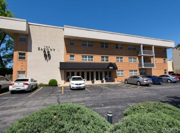 8631 Old Bonhomme Road, St Louis, MO 63132
