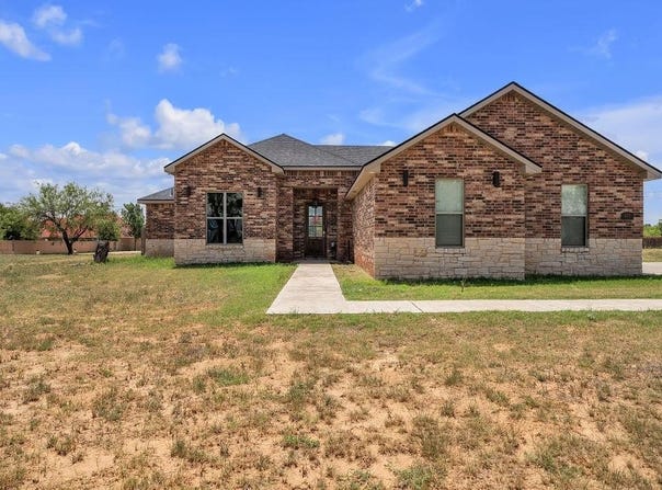 407 SW Broadway St, Coahoma, TX 79511