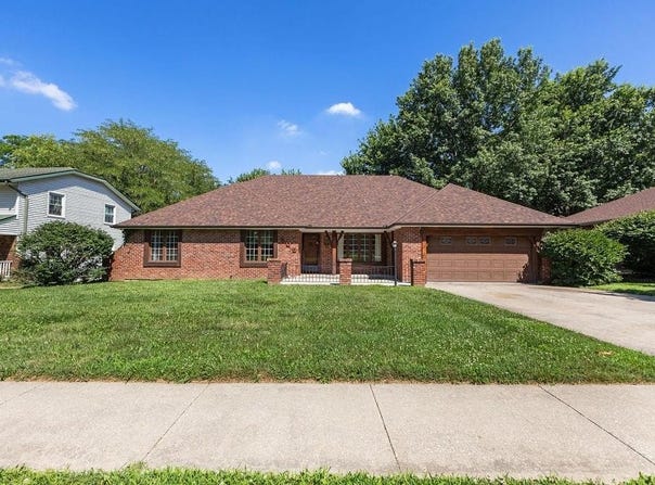 505 Greenbriar Terrace, St Joseph, MO 64506