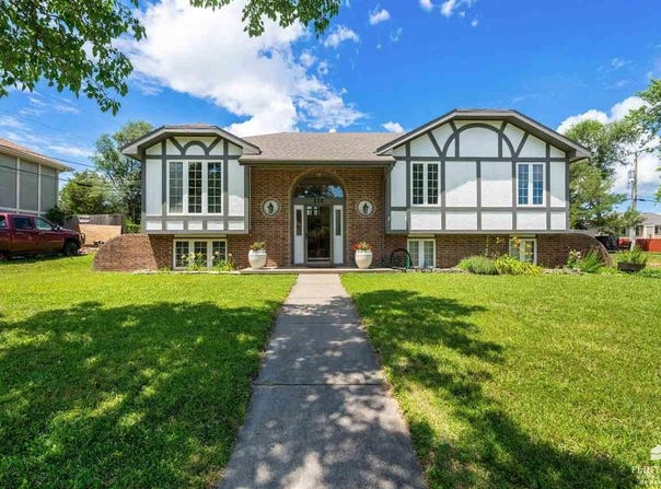 220 Arapahoe Court, Junction City, KS 66441