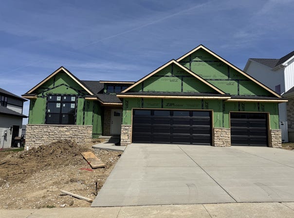 704 Isabella Drive, Mahomet, IL 61853