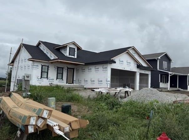 810 Crestview Dr., IA 52333