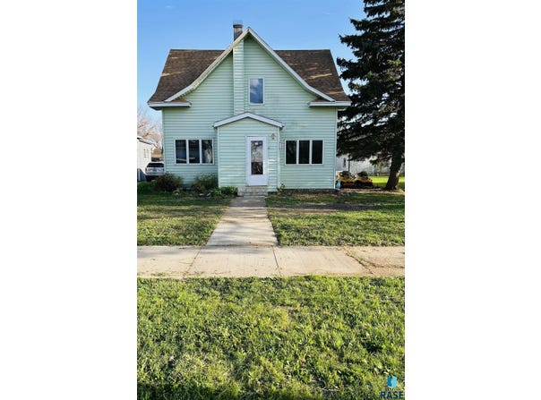 115 E Turner St, Irene, SD 57037