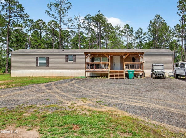 23270 Jj Road, Kiln, MS 39556