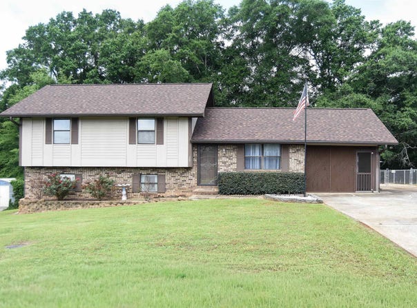 13 LONE OAK DRIVE, WEAVER, AL 36277