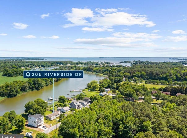 205 Riverside Dr, Chester, MD 21619