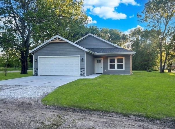 700 St. Charles Street, Holden, MO 64040