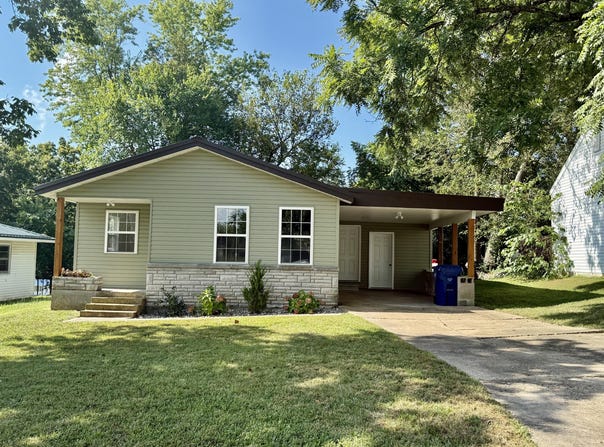 206 E Chestnut Street, Houston, MO 65483