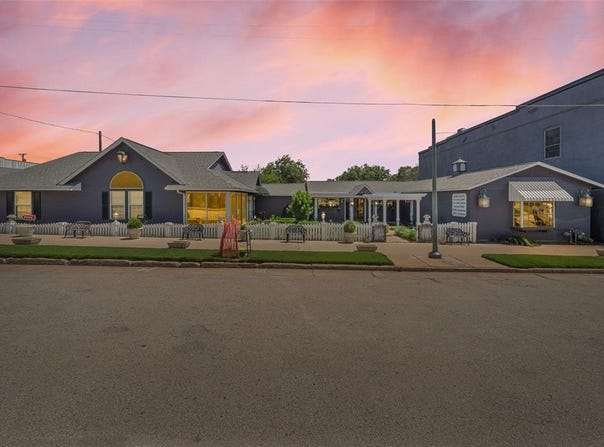 103-105 E Center Street, Lorena, TX 76655