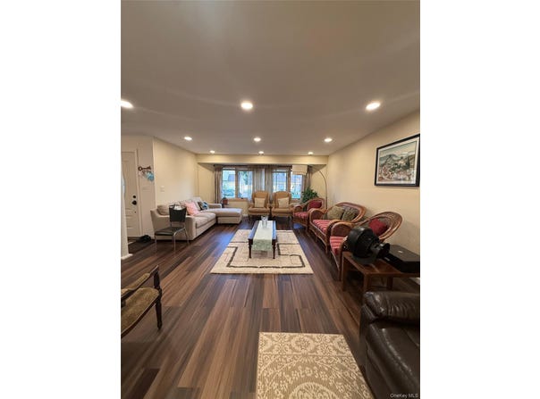 Hicksville, NY 11801