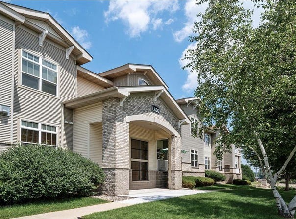 1256 County Road D E, Maplewood, MN 55109