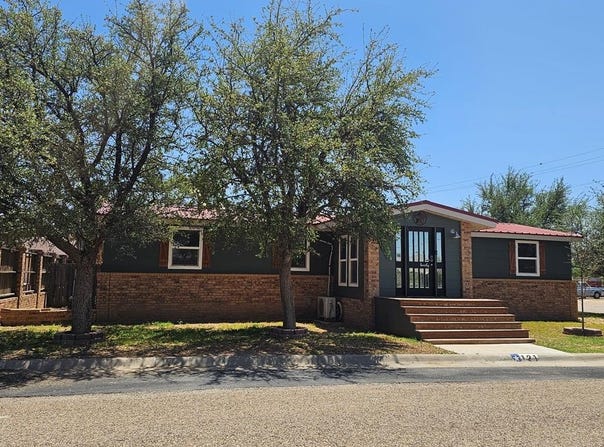 121 W 8th St, McCamey, TX 79752