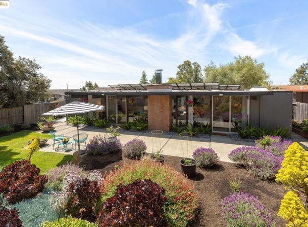 8156 Coach Dr, Oakland, CA 94605