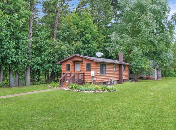 2830 Bayshore Dr, La Crosse, WI 54603