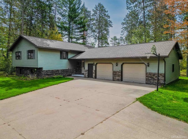 272 TIMBERLANE DRIVE, MARQUETTE, MI 49855