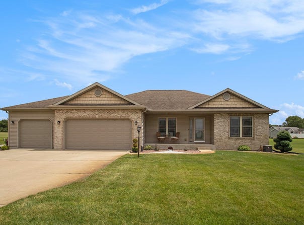 57374 Jade Circle, Goshen, IN 46528-6271