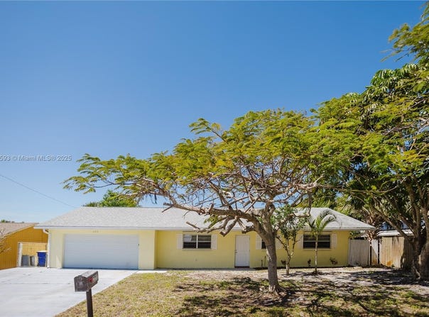 2212 NE 21st Ave, Jensen Beach, FL 34957