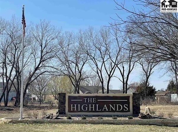 000 Paganica Pass, Hutchinson, KS 67502