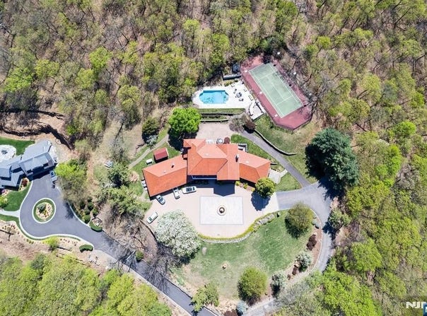 912 Cherokee Lane, Franklin Lakes, NJ 07417
