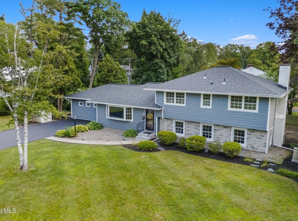2 Hartwood Road, Bethlehem, NY 12054