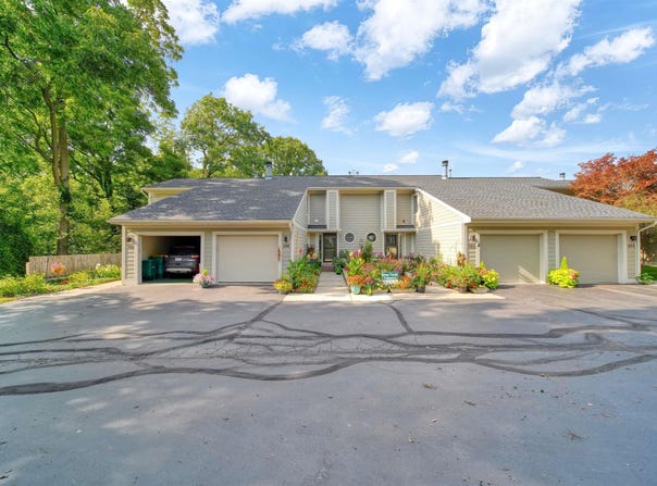 288 Whitlock St, Saline, MI 48176