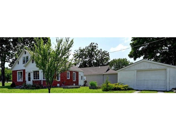 8 S Mulberry Street, Louisburg, KS 66053
