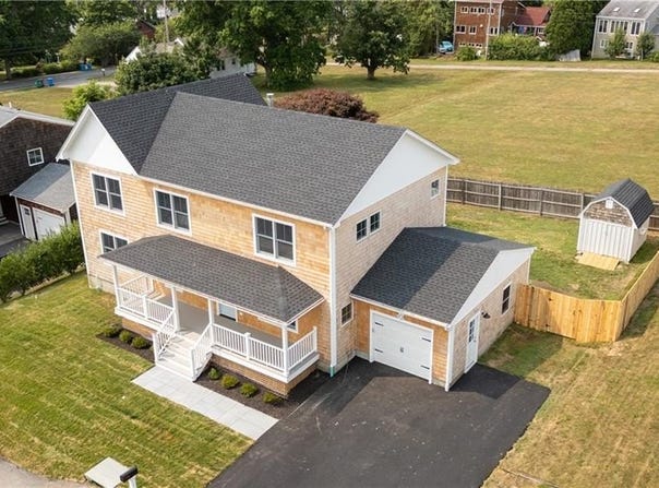 24 Perry Avenue, Middletown, RI 02842
