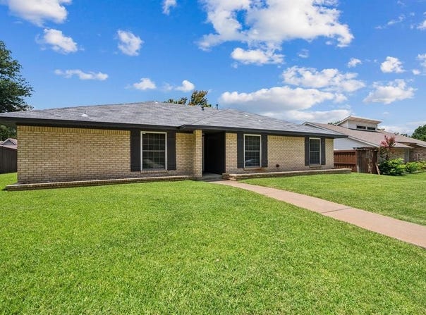 1888 Hilltop Drive, Lewisville, TX 75077