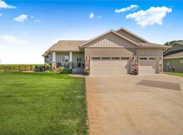 932 Waters Edge Circle, Avon, MN 56310
