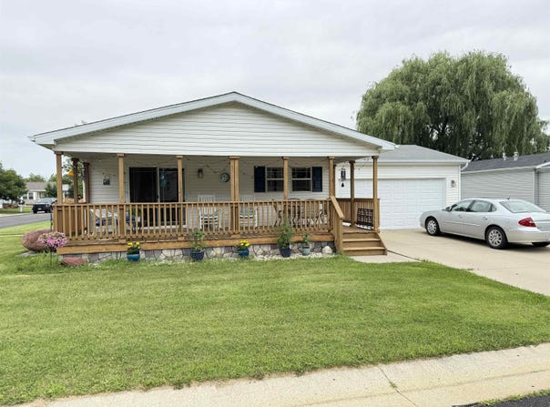 W208n11438 Brookside Drive, Germantown, WI 53022