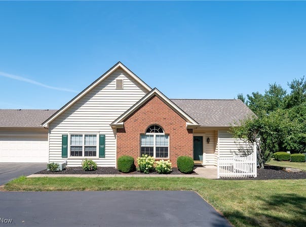 226 Village Court, Columbiana, OH 44408