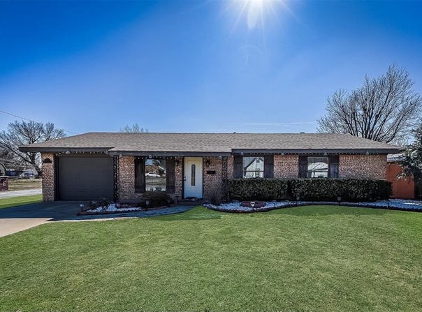 326 E Cleveland Street, Mangum, OK 73554