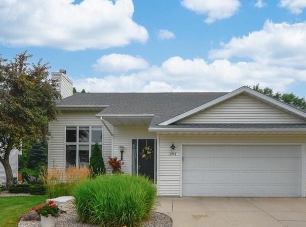 1941 PIKE Lane, DE PERE, WI 54115