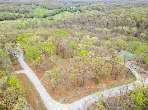 Hummingbird Lane, Warsaw, MO 65355