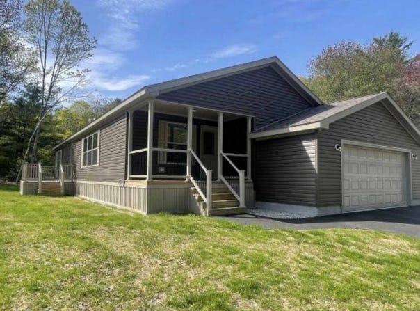 4  Sparrow Dr, Saco, ME 04072