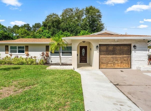 490 E LAKE Drive, LARGO, FL 33771