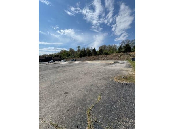 51 Madison Square Dr, Madisonville, KY 42431